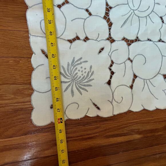 Vintage White Floral Cutwork Tablecloth Rectangle 63 x 48 - Picture 16 of 16